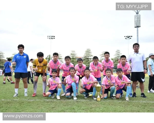 与足球明星的亲密瞬间我与偶像的合照故事