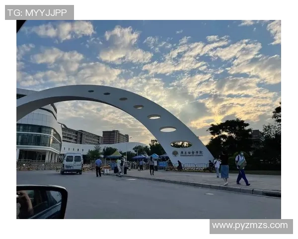 广东白云学院足球明星崭露头角引领校园体育热潮与未来发展潜力 广东白云学院足球明星崭露头角引领校园体育热潮与未来发展潜力